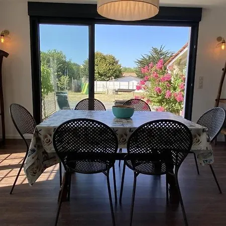 Maison Saint-Pierre-D'Oleron, 4 Pieces, 6 Personnes - Fr-1-246A-241 Hotel 2*