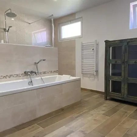 Hotel Maison Saint-Pierre-D'Oleron, 4 Pieces, 6 Personnes - Fr-1-246A-241